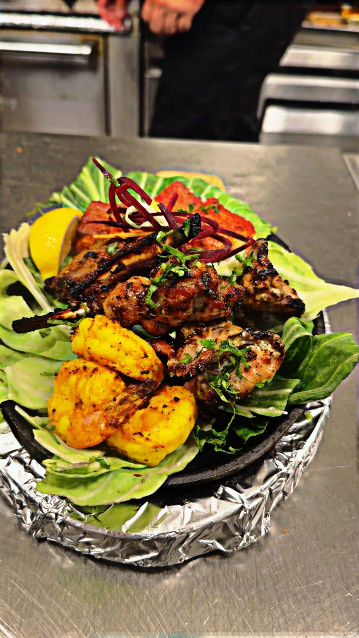 Grilled meat platter with vegetables